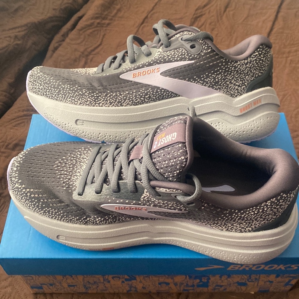 New! BROOKS Ghost Max 2 Running Shoes Ebony Sweet Lavender Alloy Size 7 Women's